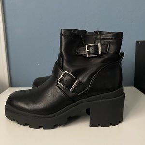 Cute women’s black ankle boots